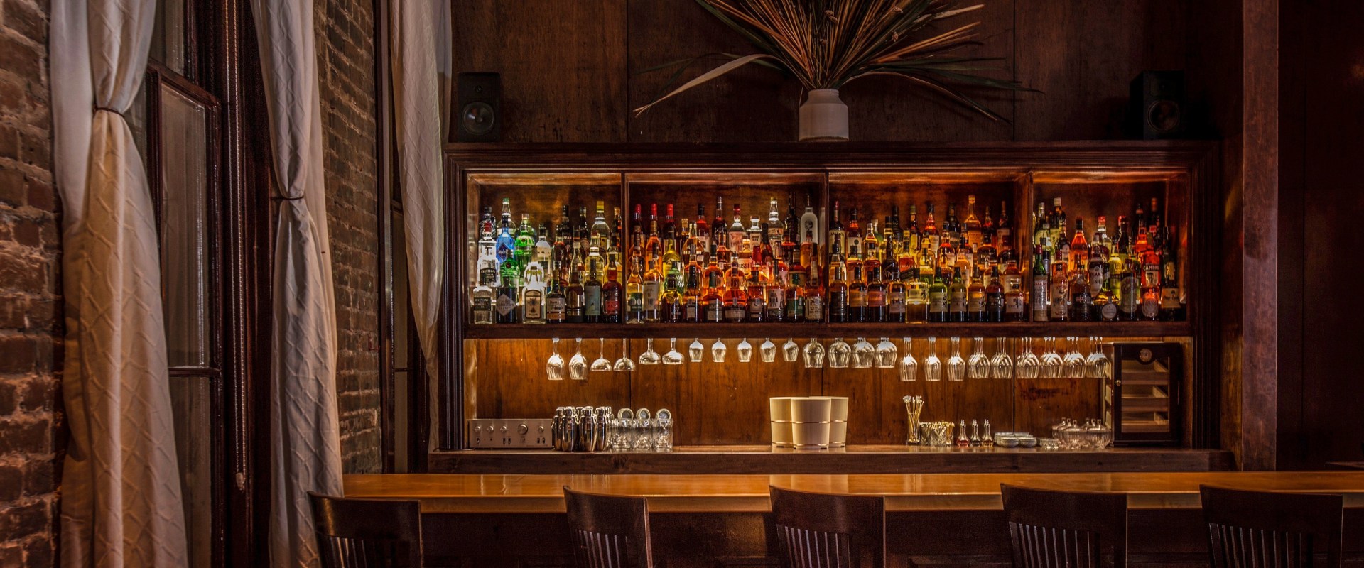 The Ultimate Guide to Wine Bars in Harris County, TX for Live Music